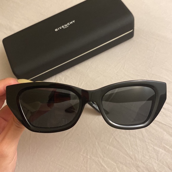 Givenchy rectangle sunglasses - Picture 5 of 5